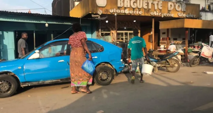 yopougon-la-circulation-paralysee-ce-lundi-par-une-greve-de-gbakas-et-woro-woro