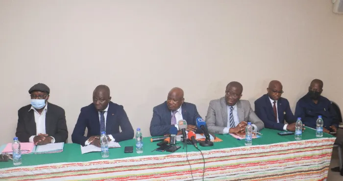 affaire-50-litres-d-eau-par-joueur-le-comite-executif-sortant-de-la-fif-n-ecarte-pas-la-voie-de-traduire-le-comite-de-normalisation-en-justice