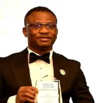koumassi-l-honorable-kader-abdramane-ouattara-recoit-le-prix-du-meilleur-artisan-du-leadership-jeune-a-dubai