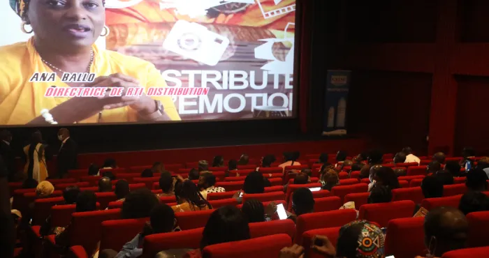 serie-tele-cash-cache-le-braquage-d-une-banque-se-mue-en-prise-d-otages-tout-savoir-sur-l-histoire