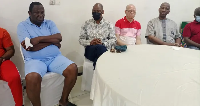 africa-sports-d-abidjan-le-club-en-negociations-avec-deux-sponsors-narcisse-kuyo-tea-presente-ses-hommes