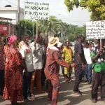 mouvement-d-humeur-sit-in-devant-le-siege-du-fonds-de-developpement-des-infrastructures-industrielles-ce-que-reclament-les-manifestants
