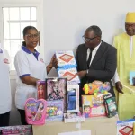 noel-un-operateur-mobile-fait-don-de-nombreux-jouets-aux-enfants-de-plusieurs-communes-d-abidjan