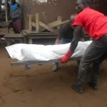 horreur-dans-un-village-de-mafere-il-egorge-son-pere-et-est-tue-par-un-militaire-la-localite-soulagee