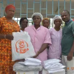 noel-2021-une-fondation-comble-des-enfants-a-touba-plusieurs-repas-servis