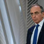 a-la-veille-de-noel-eric-zemmour-candidat-a-la-presidentielle-francaise-adresse-un-message-aux-soldats-francais-en-service-en-afrique