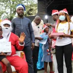 arbre-de-noel-au-plateau-le-conseil-municipal-gate-les-enfants-de-la-commune-et-ceux-des-agents-municipaux