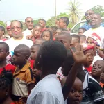 noel-2021-une-fondation-distribue-des-cadeaux-aux-enfants-de-la-chapelle-saint-joseph-d-irca-irfa-songon-bimbresso