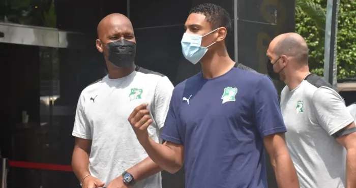 can-2021-l-image-de-didier-drogba-et-haller-qui-fait-le-buzz-sur-la-toile