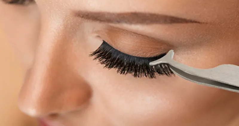 pose-de-faux-cils-quel-danger-pour-les-yeux