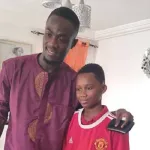can-cameroun-2021-eric-bailly-a-essuye-les-larmes-du-petit-darren-qui-lui-en-voulait-d-avoir-rate-son-tir-au-but-contre-l-egypte