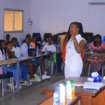 showbiz-la-chantre-morijah-partage-son-savoir-a-des-etudiants