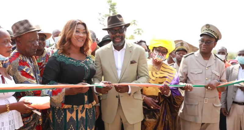 developpement-local-myss-belmonde-dogo-inaugure-la-maison-des-chefs-du-grand-guiberoua-et-connecte-des-villages-au-reseau-electrique