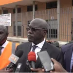 marche-du-camp-militaire-de-yopougon-le-maire-visite-le-chantier-en-construction