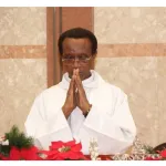 drame-au-maroc-hommage-du-pere-norbert-eric-abekan-ma-couronne-de-fleurs-pour-rayan-oman