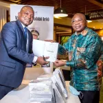 litterature-vincent-toh-bi-irie-ex-prefet-d-abidjan-dedicace-ses-6-livres-en-presence-de-plusieurs-autorites