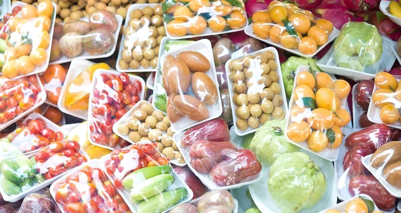 sante-pour-eviter-l-intoxication-alimentaire-voici-les-9-aliments-incompatibles-avec-le-plastique