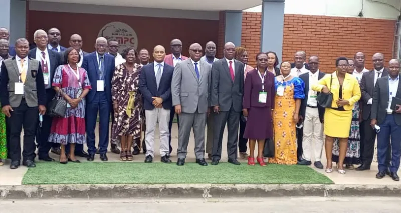 lutte-contre-la-covid-19-les-chercheurs-ivoiriens-en-communication-apportent-leur-contribution