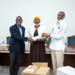 service-de-pneumonie-phtisiologie-une-societe-de-gestion-et-d-intermediation-fait-un-don-de-materiel-medical