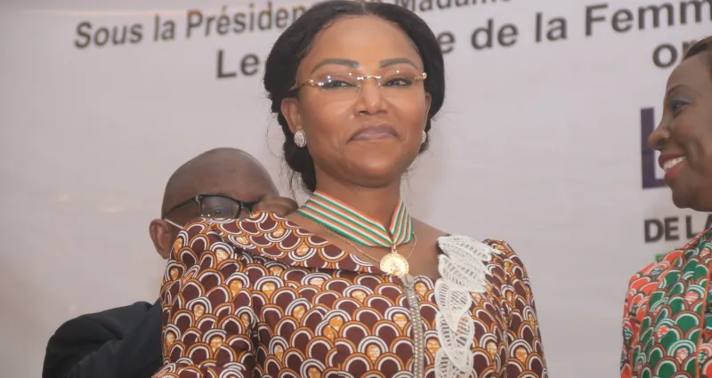 promotion-du-genre-nasseneba-toure-recoit-la-premiere-distinction-dans-l-ordre-du-merite-de-la-femme-et-de-la-famille
