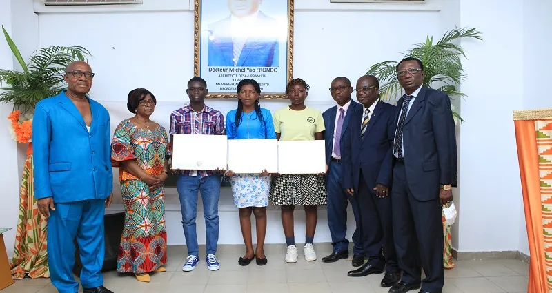 education-trois-etudiants-laureats-du-prix-d-excellence-esbtp-dr-michel-yao-frondo