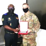 une-rencontre-de-haut-niveau-le-general-richard-d-clarke-et-lassina-doumbia-chef-d-etat-major-des-faci
