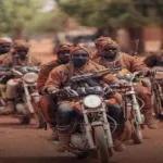 danane-une-patrouille-de-chasseurs-traditionnels-armes-et-motorises-les-populations-paniquent