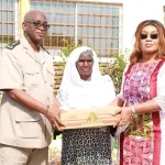 tornade-a-gagnoa-le-gouvernement-reconforte-une-trentaine-de-familles-sinistrees