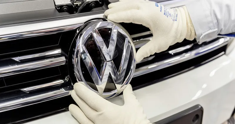 guerre-en-ukraine-plusieurs-usines-d-automobiles-a-l-arret