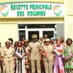 le-dg-des-douanes-cadeaute-ses-femmes