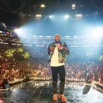 concert-davido-fait-le-plein-des-20-000-places-a-londres-un-internaute-crie-sur-les-artistes-ivoiriens-sortez-des-showcases