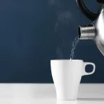 sante-voici-5-bonnes-raisons-de-boire-de-l-eau-chaude-au-detriment-de-l-eau-glacee