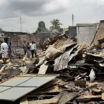 abobo-belle-ville-elle-allume-la-bougie-et-part-se-restaurer-puis-retrouve-son-bebe-de-5-mois-calcine-plusieurs-baraques-parties-en-fumee