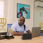 super-ebony-2021-bohoussou-kouassi-mardochee-recoit-sa-recompense