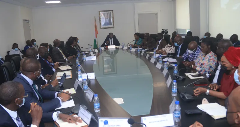 le-financement-des-pme-au-coeur-d-une-rencontre-entre-le-ministre-felix-anoble-et-les-banquiers
