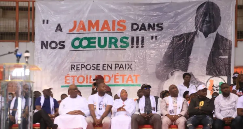 la-junci-fait-une-demonstration-de-force-pour-l-hommage-commemoratif-de-l-an-1-du-deces-de-l-ex-premier-ministre-hamed-bakayoko