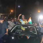 accueil-d-olivia-yace-tapis-rouge-gyrophare-et-bain-de-foule-pour-la-plus-belle-femme-d-afrique