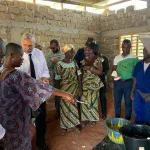 man-richard-bell-visite-un-projet-de-petites-subventions