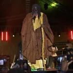 concert-de-tiken-jah-le-public-chante-a-l-unissons-gouvernement-20-ans-et-envoie-un-signal-fort-aux-politiques