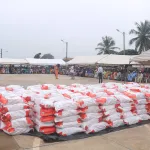 ramadan-2022-le-ministre-abdourahamane-cisse-offre-30-tonnes-de-vivres-a-la-communaute-musulmane-de-portbouet
