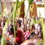 careme-chretien-les-fideles-catholiques-celebrent-le-dimanche-des-rameaux
