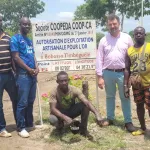 cote-d-ivoire-orpaillage-un-important-partenaire-visite-un-site-d-une-cooperative-d-entraide-de-dabakala