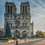france-la-contruction-de-la-cathedrale-notre-dame-de-paris-trois-apres-le-debut-du-chantier