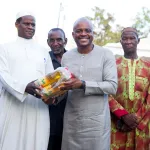 plateau-fabrice-sawegnon-fait-des-dons-a-la-communaute-musulmane-de-la-commune