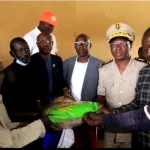 solidarite-la-ministre-niale-kaba-fait-don-de-20-tonnes-de-riz-aux-populations-et-refugies-de-tougbo