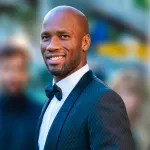 football-bien-que-combattu-dans-son-pays-drogba-integre-le-temple-de-la-premier-league-grace-au-vote-des-anglais