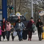 invasion-russe-en-ukraine-la-barre-des-cinq-millions-de-refugies-franchie-en-moins-de-deux-mois