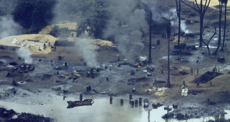 Drame national au Nigeria : Plus de cent morts dans l'explosion d'une raffinerie  illégale
