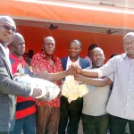 ramadan-a-koumassi-le-maire-cisse-bacongo-offre-3-tonnes-de-riz-et-plus-de-600-poulets-aux-acteurs-du-transport
