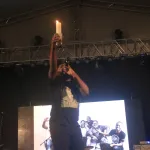 obseques-vives-emotions-lors-de-l-ultime-adieu-des-artistes-a-roger-adom